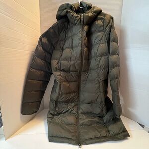 Women’s Lightweight Hooded Puffer Jacket, Amazon Essentials, Green , Size XL.